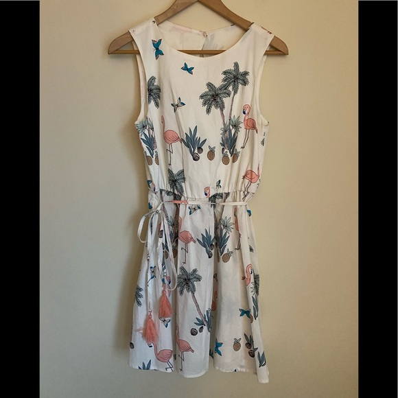 bailey blue Dresses & Skirts - NWT Bailey Blue White flamingo back keyhole dress